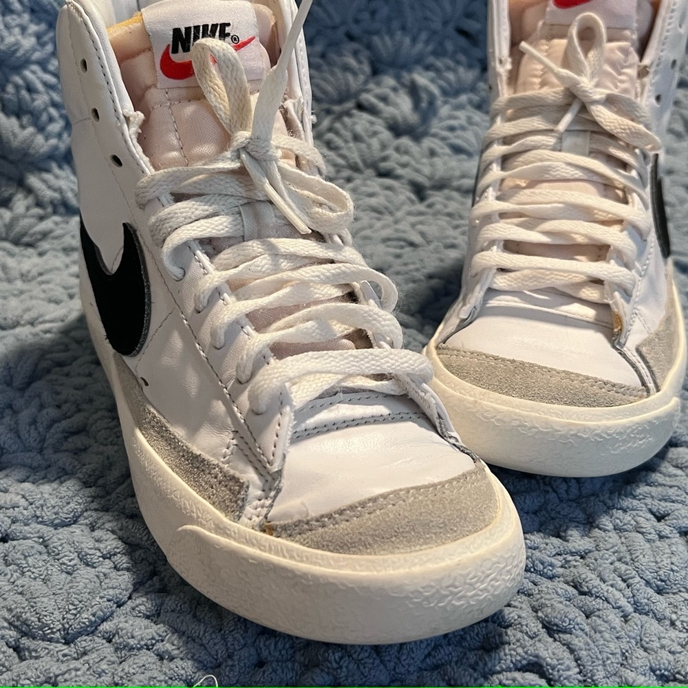 Nike Kids White and Black High-Top Sneakers, 5.5, clean lightly used condition